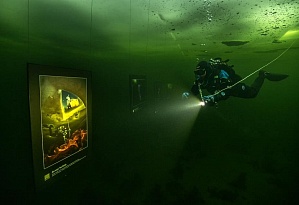Exhibition of Viktor Lyagushkin’s photos is open under the ice of the White Sea