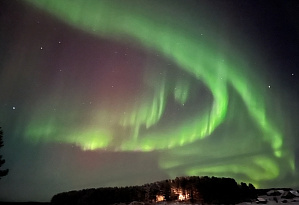 Powerful aurora in the "Arctic Circle"